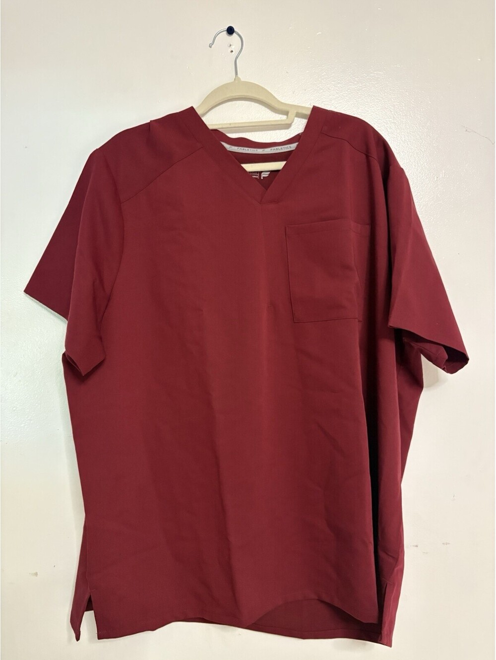 Fabletics Helix 1-Pocket Scrub Top Mens Maroon V-Neck Performance 2X